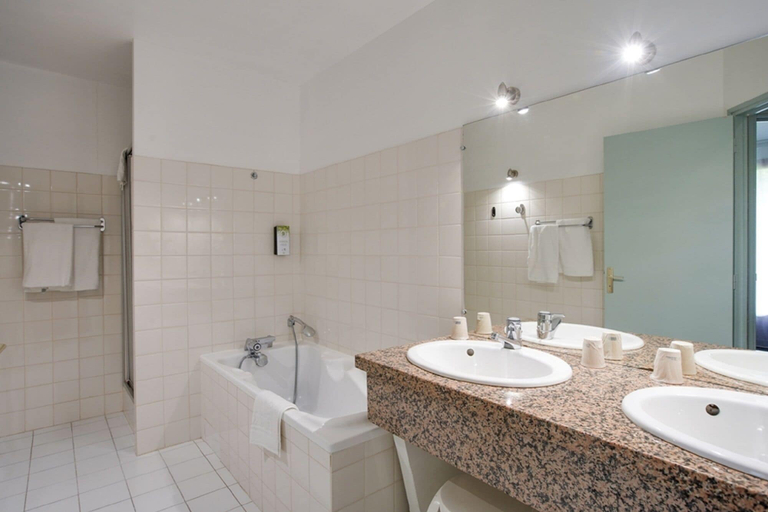 Bathroom 4, Les Hameaux De Lozere, Sure Hotel Collection by Best Western, Lozère