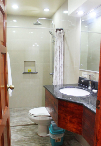 Bathroom 5, Lost Horizon Beach Dive Resort, Panglao