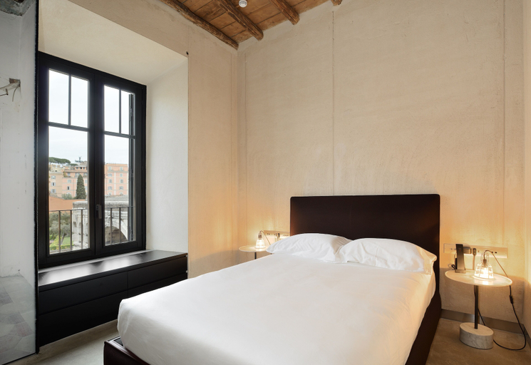 Bedroom 2, Rhinoceros, Rome