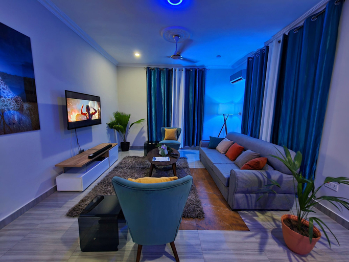 Others 5, EmpireLux Middle Floor, Tema