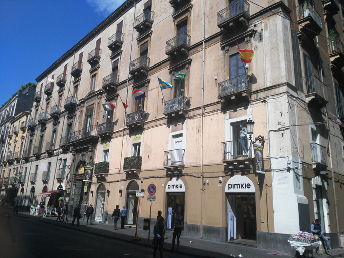Exterior & Views 2, Rubens, Catania