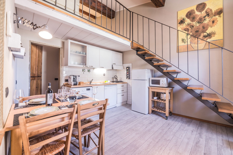 Others 2, A Few Steps to The Duomo Upscale 2BD Apt, Florence