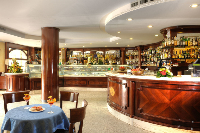 Food & Drinks 5, Hotel Sa Pedra, Olbia-Tempio