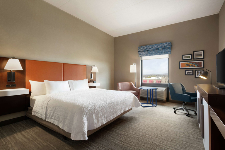 Bedroom 3, Hampton Inn & Suites Ephrata - Mountain Springs, Lancaster