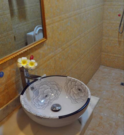 Bathroom 3, Yan Yu Qing Cheng Inn, Chengdu
