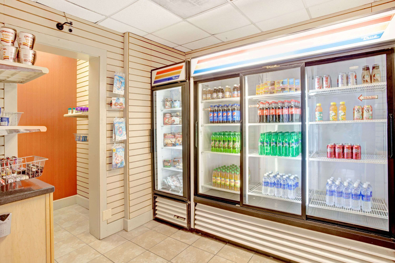 Food & Drinks 5, Ramada by Wyndham West Memphis, Crittenden