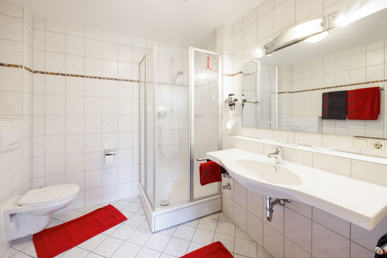 Bathroom 5, Gästehaus Wolfgang, Traunstein