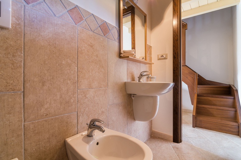 Bathroom 4, AffittaSardegna - Casa Pedra 2, Nuoro