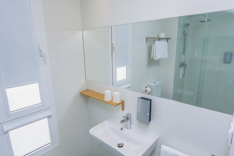 Bathroom 4, Hostal La Isla, Almería