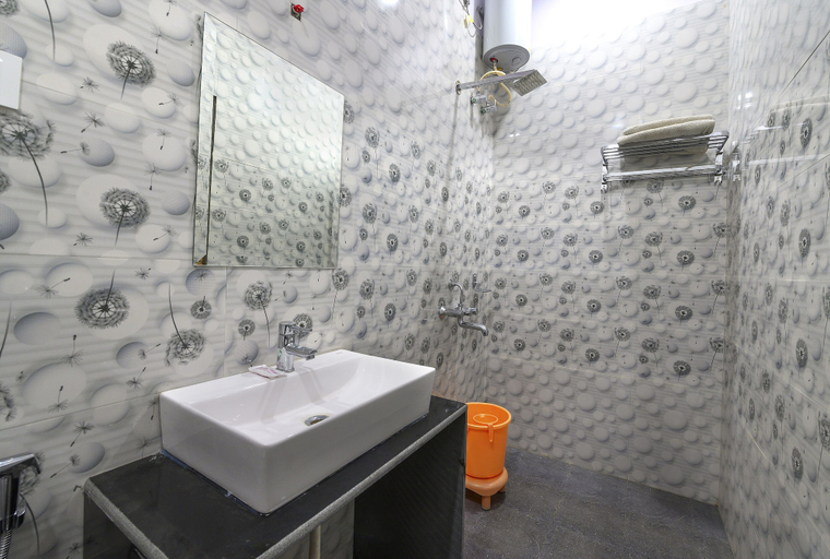 Bathroom 4, Hotel Akashdeep, Jaisalmer