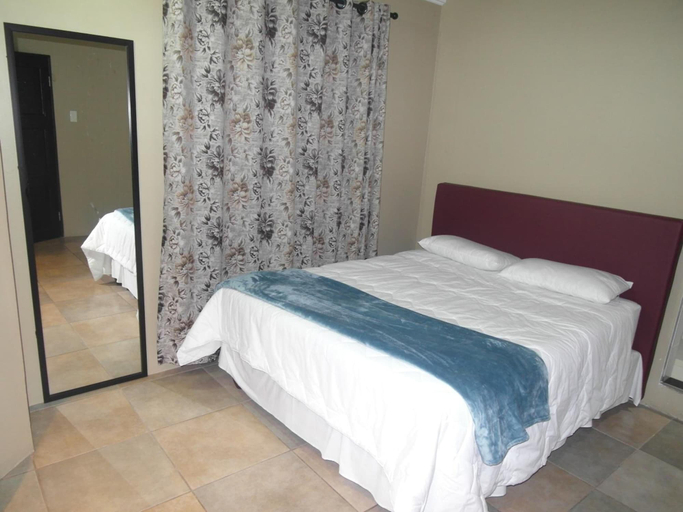 Bedroom 2, Lake Sands Manor, Umgungundlovu