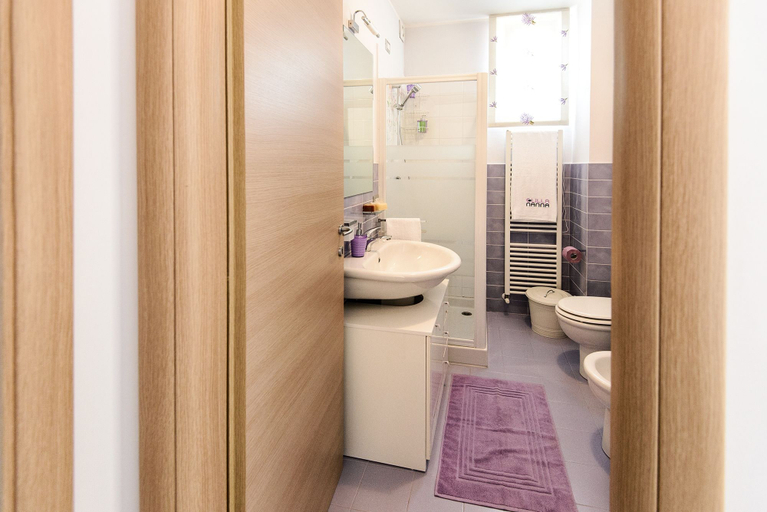 Bathroom 4, Lillananna Bed & Breakfast, Fermo