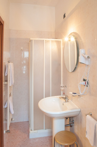 Bathroom 5, Hotel Elefante Bianco, Bologna