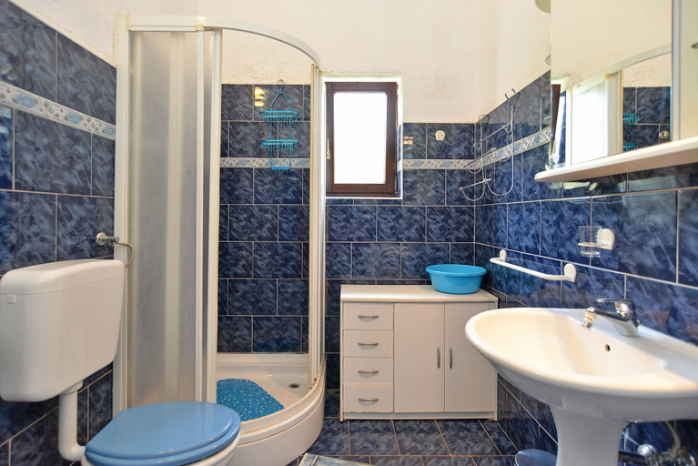 Bathroom 3, Apartment 498, Medulin