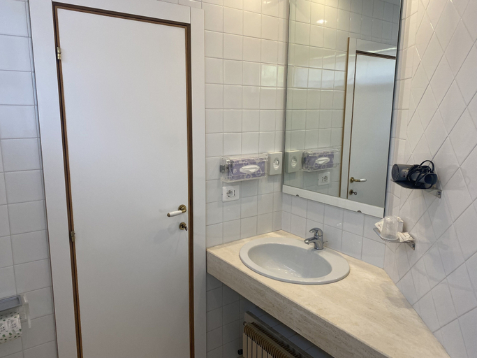 Bathroom 4, Hotel President, Rimini