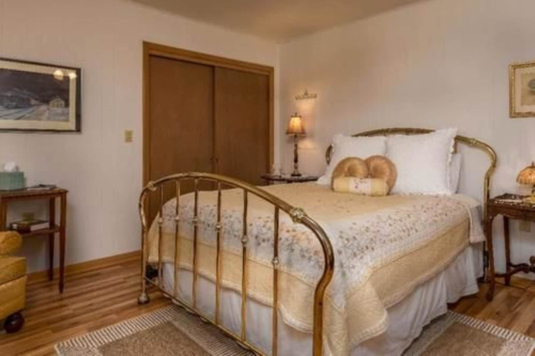 Bedroom 2, Oak Hill Bed & Breakfast, Adams
