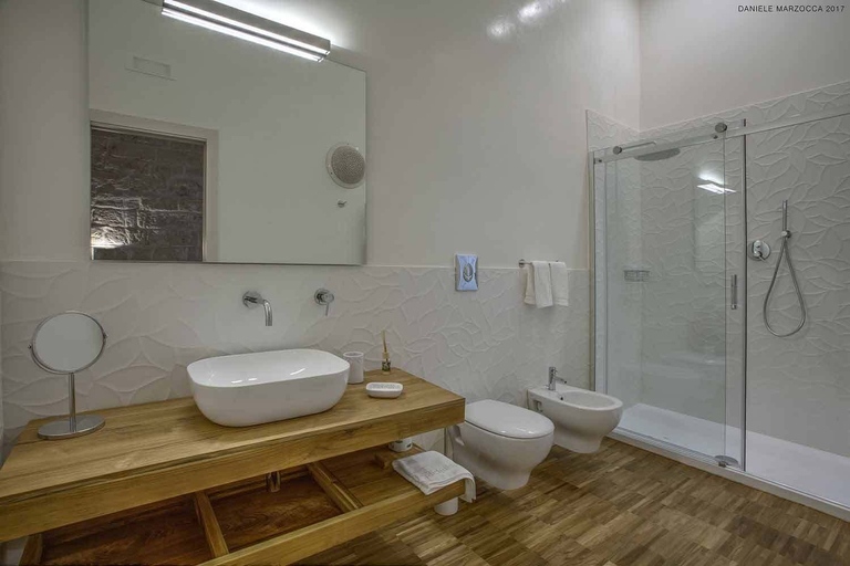 Bathroom 5, Muragie del Castello, Barletta-Andria-Trani