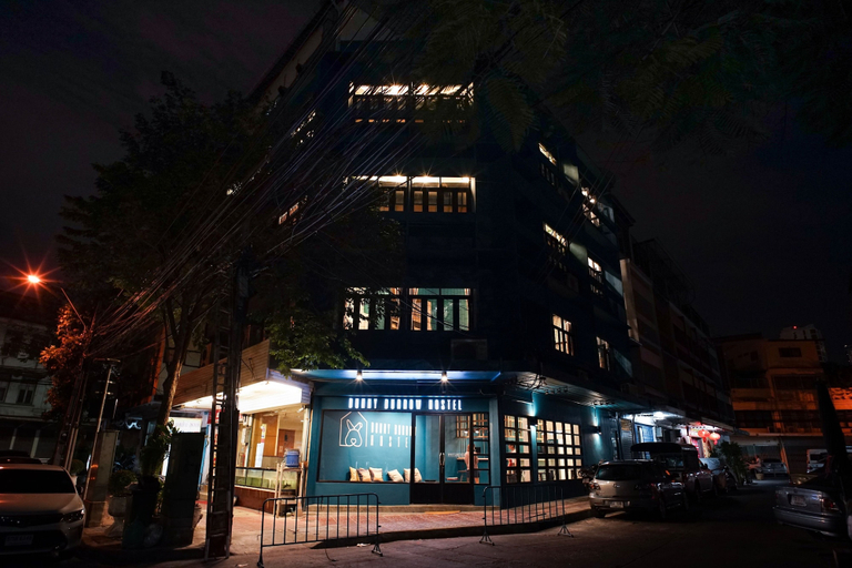 Exterior & Views, Bunny Burrow Hostel, Khlong San
