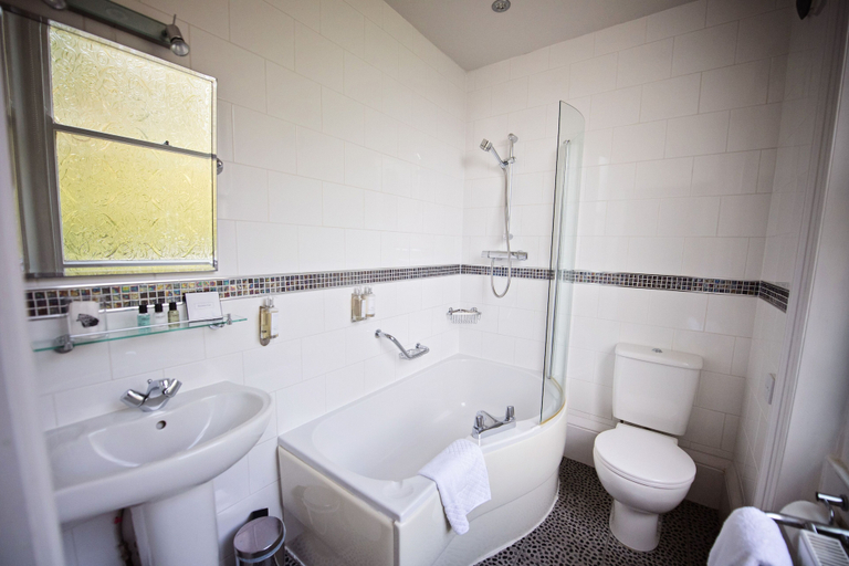 Bathroom 4, Beaumont House, Gloucestershire