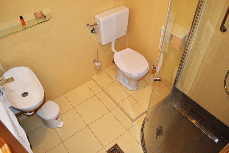Bathroom, Grand Slam Park, Budapesti