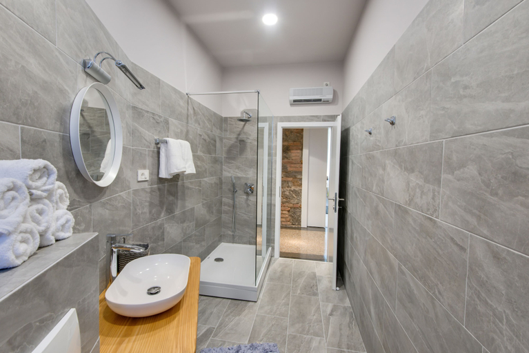 Bathroom 3, The Wall, Rijeka