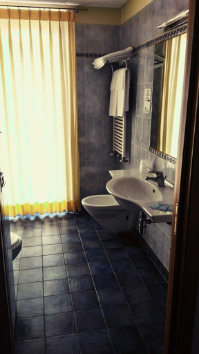 Bathroom 5, Albergo La Terrazza, Fermo