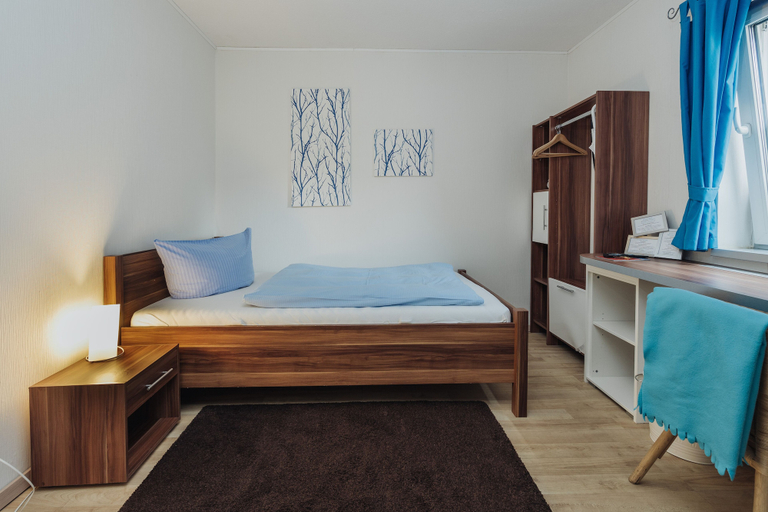 Bedroom 3, Hotel & Restaurant Hessischer Hof, Offenbach