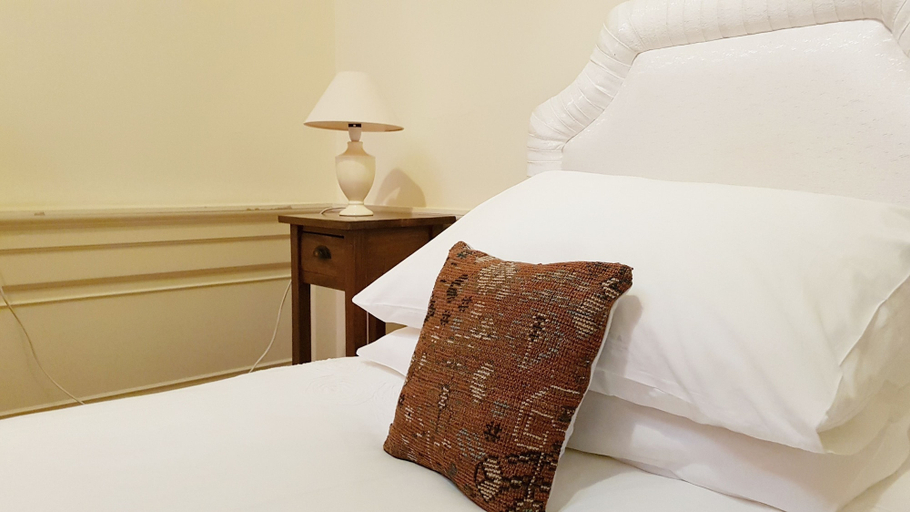 Bedroom 3, Classy Historic Edinburgh Apartment, Edinburgh