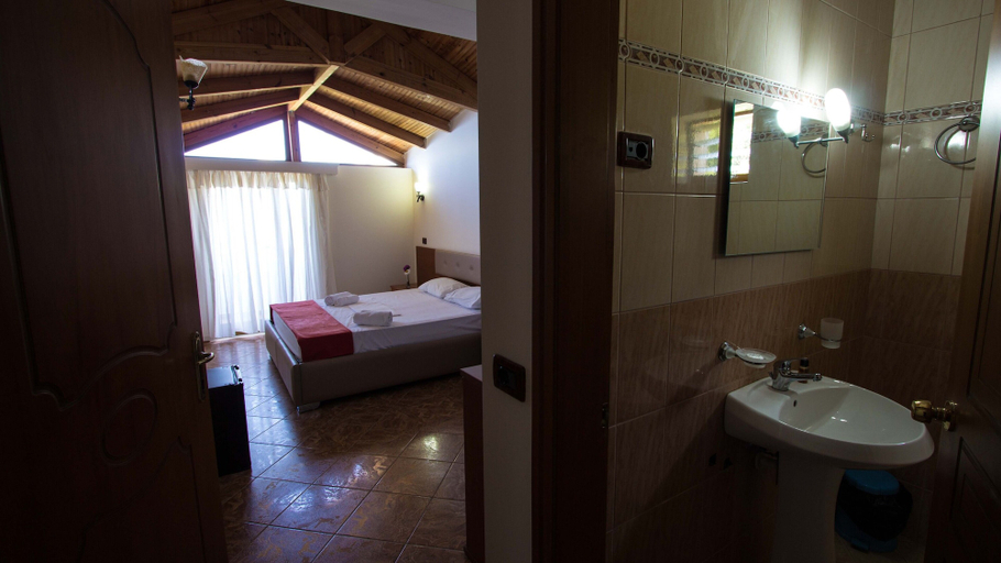 Bathroom, Paradise Lukova Hotel, Sarandës