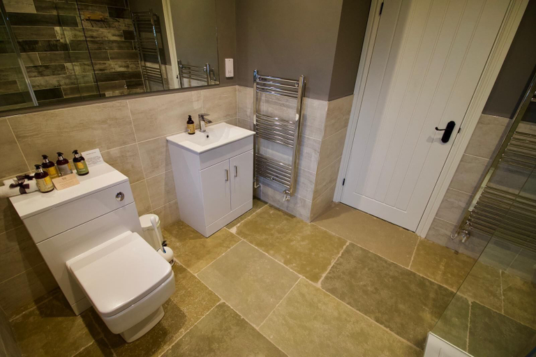 Bathroom 4, Rowley Farm Holidays, Worcestershire