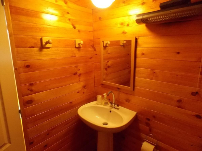 Bathroom, Yourte Mongole, Allier