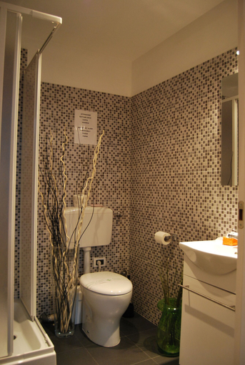 Bathroom 5, Core de Roma Suites, Rome