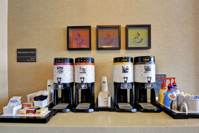 Food & Drinks 5, Hampton Inn Scranton at Montage Mountain, Lackawanna