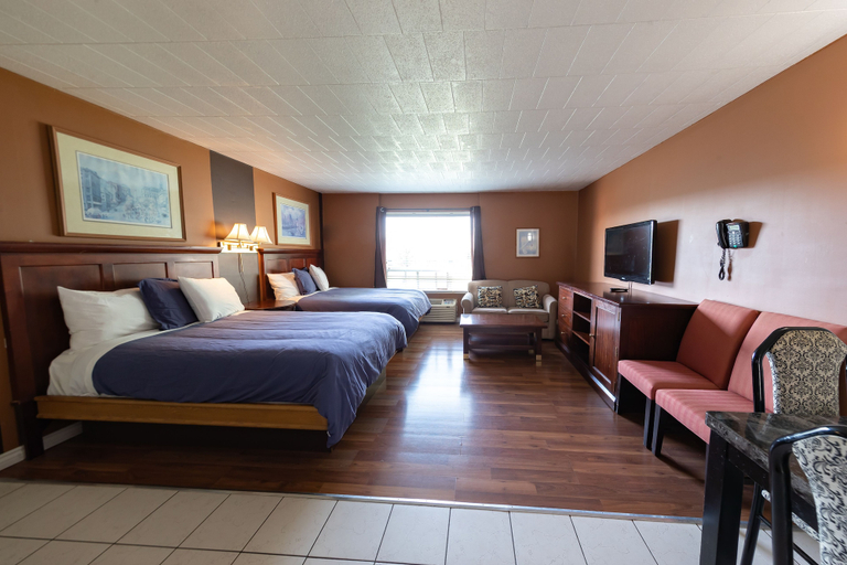 Bedroom 3, Villager Lodge, Niagara