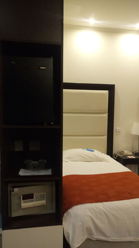 Bedroom 3, Castelli Hotel