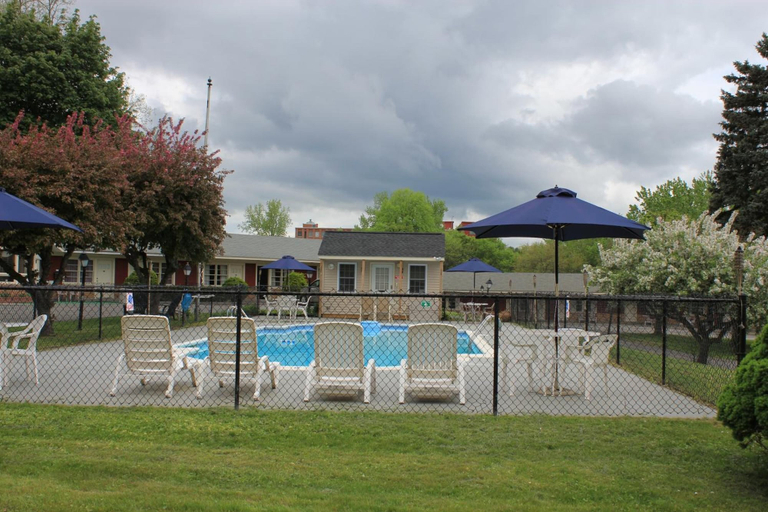 Exterior & Views 2, Berkshire Inn, Berkshire