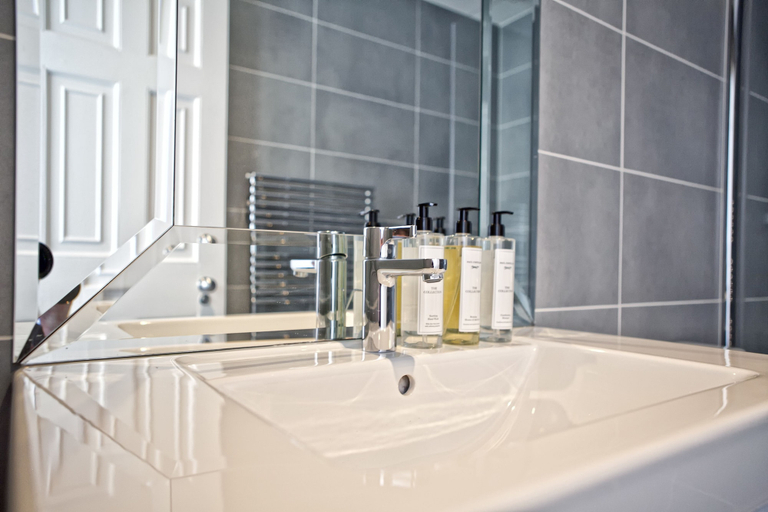 Bathroom 4, Molly Malone Suite by 5STARSTAY, Dublin