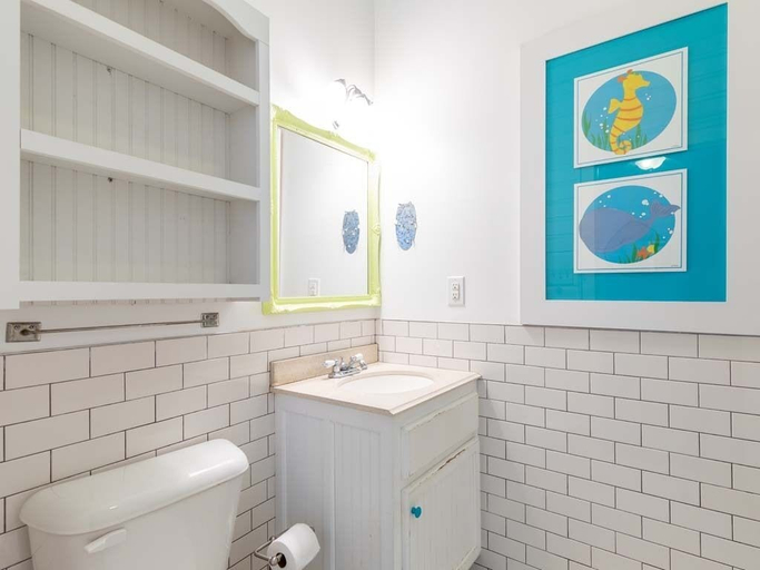 Bathroom, Beachwalk Apartment House, Chatham