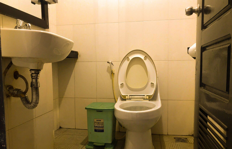 Bathroom, G&Z Plan B Hostel, Siem Reap