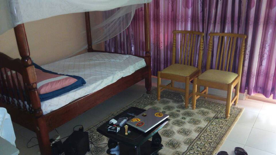 Bedroom 2, Camp Fred Hotel, Busiiro