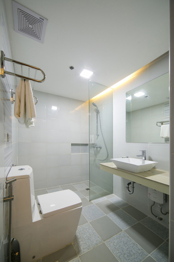 Bathroom 4, 950 Condotel, Mabalacat