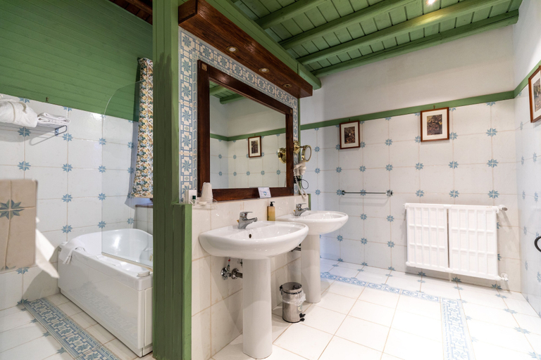 Bathroom 4, Relais Santa Anastasia, Palermo