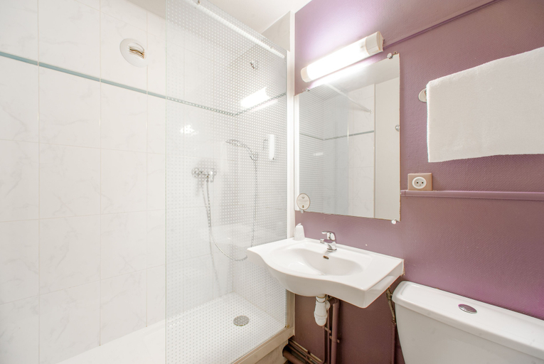 Bathroom 4, B&B HOTEL Herblay, Val-d'Oise