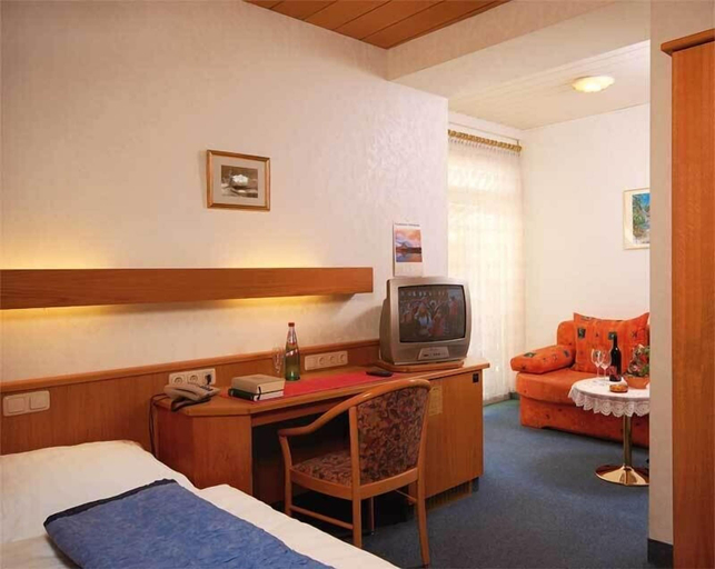 Bedroom 3, Hotel Restaurant Zur Mainlust, Main-Kinzig-Kreis