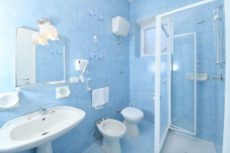 Bathroom 5, Albergo Atlantic Ischia, Napoli