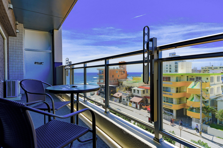 Others 5, Sunshine Coast, Chatan