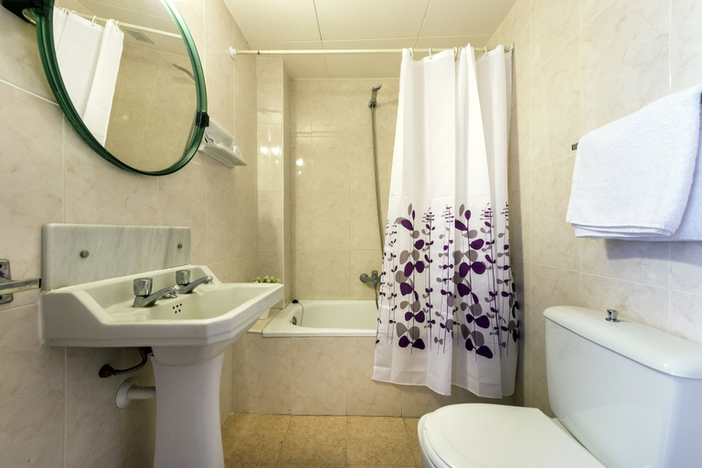 Bathroom 5, Hotel Marisol, Barcelona