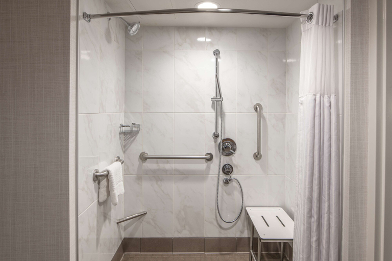 Bathroom 4, DoubleTree by Hilton Dallas - Farmers Branch, Dallas