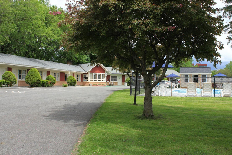 Exterior & Views 2, Berkshire Inn, Berkshire