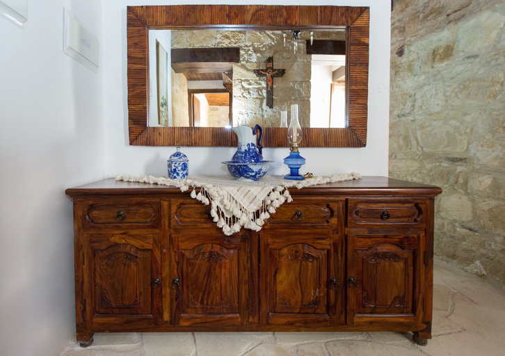 Bathroom 4, Dioni Palace
